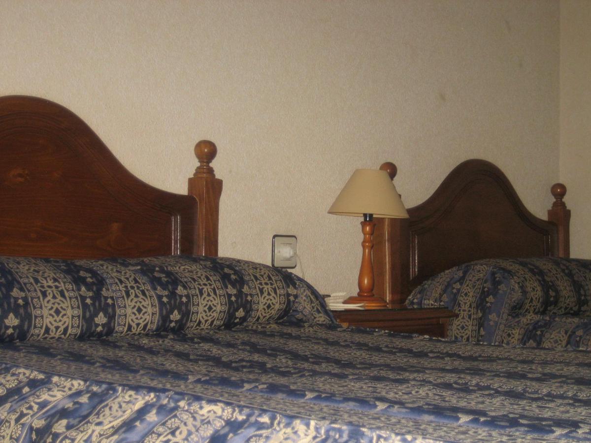 Hostal Restaurante La Trucha เบนาเบนเต ภายนอก รูปภาพ