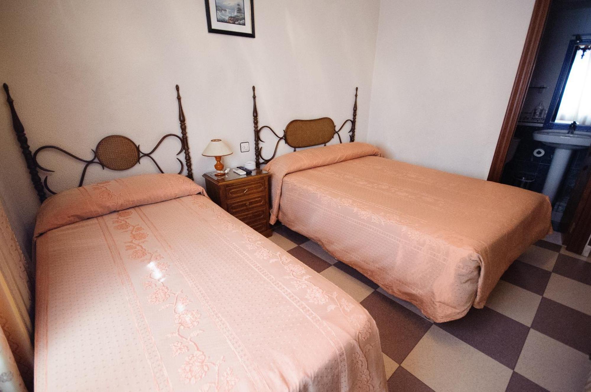 Hostal Restaurante La Trucha เบนาเบนเต ห้อง รูปภาพ