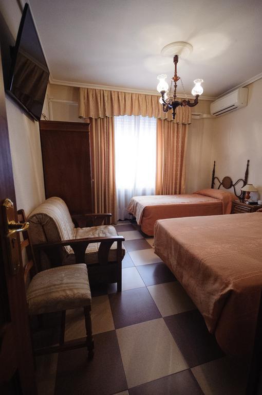 Hostal Restaurante La Trucha เบนาเบนเต ภายนอก รูปภาพ