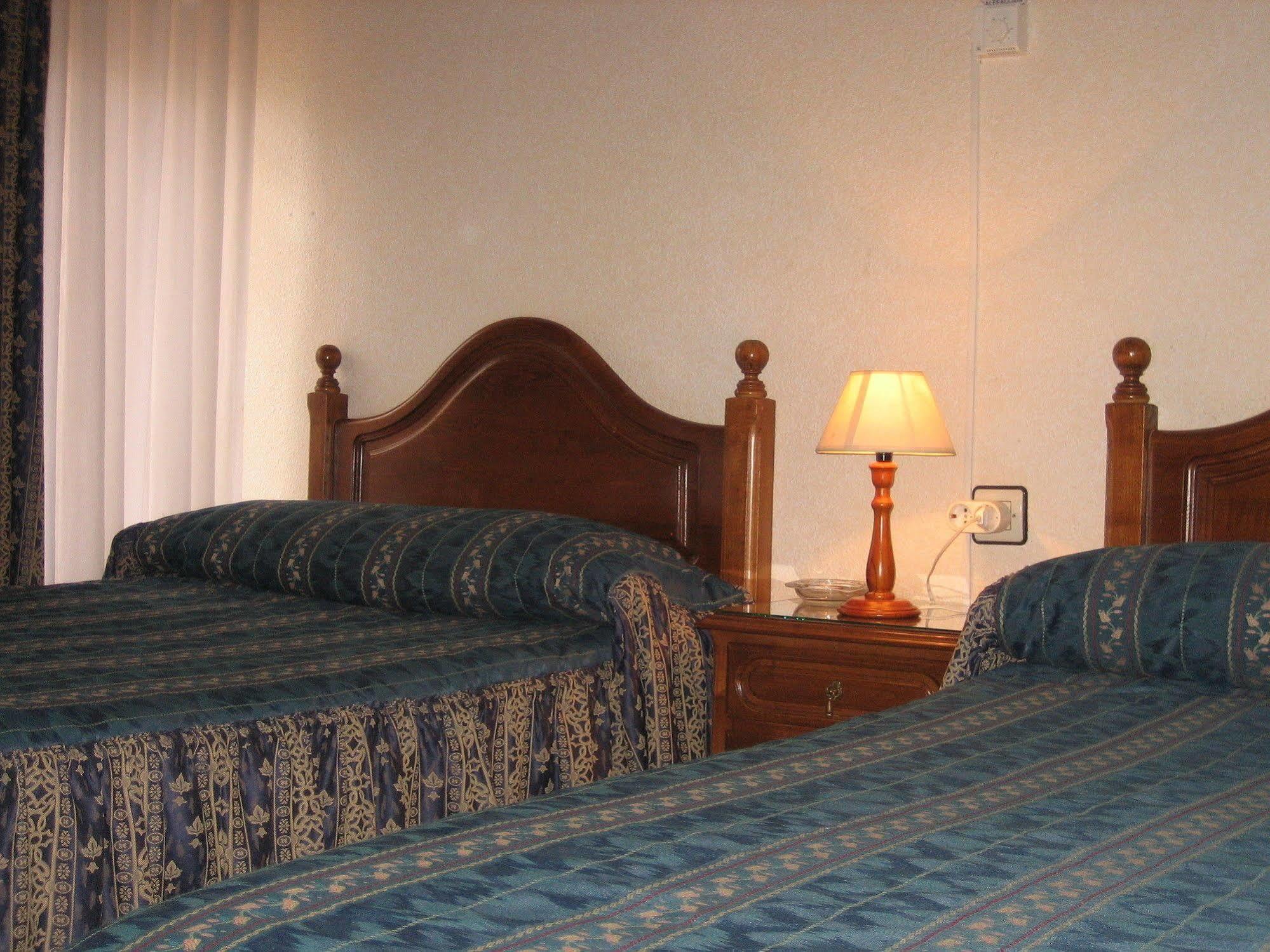 Hostal Restaurante La Trucha เบนาเบนเต ภายนอก รูปภาพ